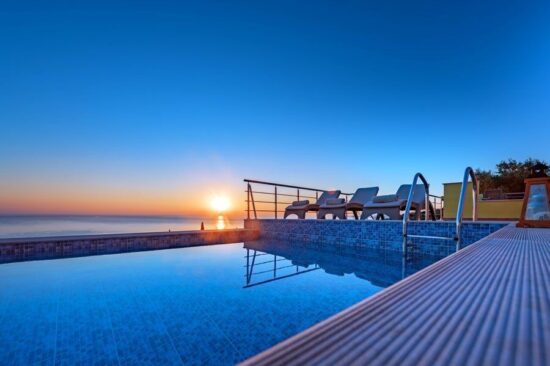 Villas With Pool in Greece